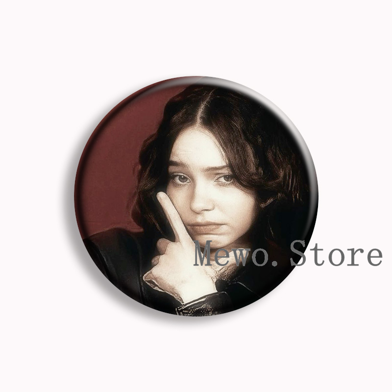 Pin Bros Lembut Estetis Emma M - Pin Button Badge ulasan dan harga